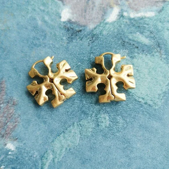 Tory Burch Roxanne Gold Oversized Hidden Earrings - Picture 2 of 4